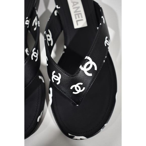 Chanel 22S Black White Printed Lambskin CC Logo Thong Flat Flip Flop Sandal 38 - Picture 5 of 9
